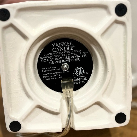 Yankee candle plug in candle wax warmer scentsy white snow flakes - Picture 3 of 3
